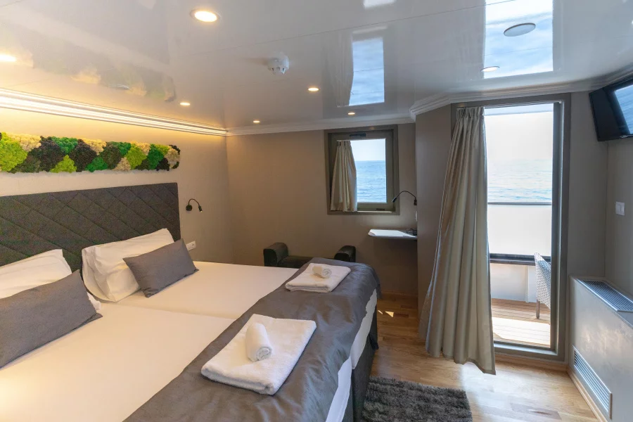 Luxury Motor Yacht (Antaris)  - 6