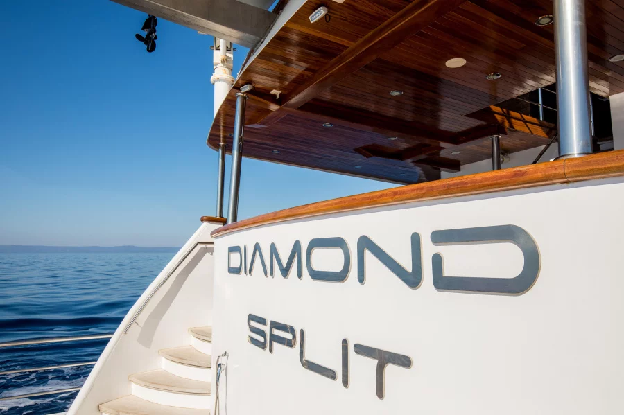 Luxury Motor Yacht (Diamond)  - 76