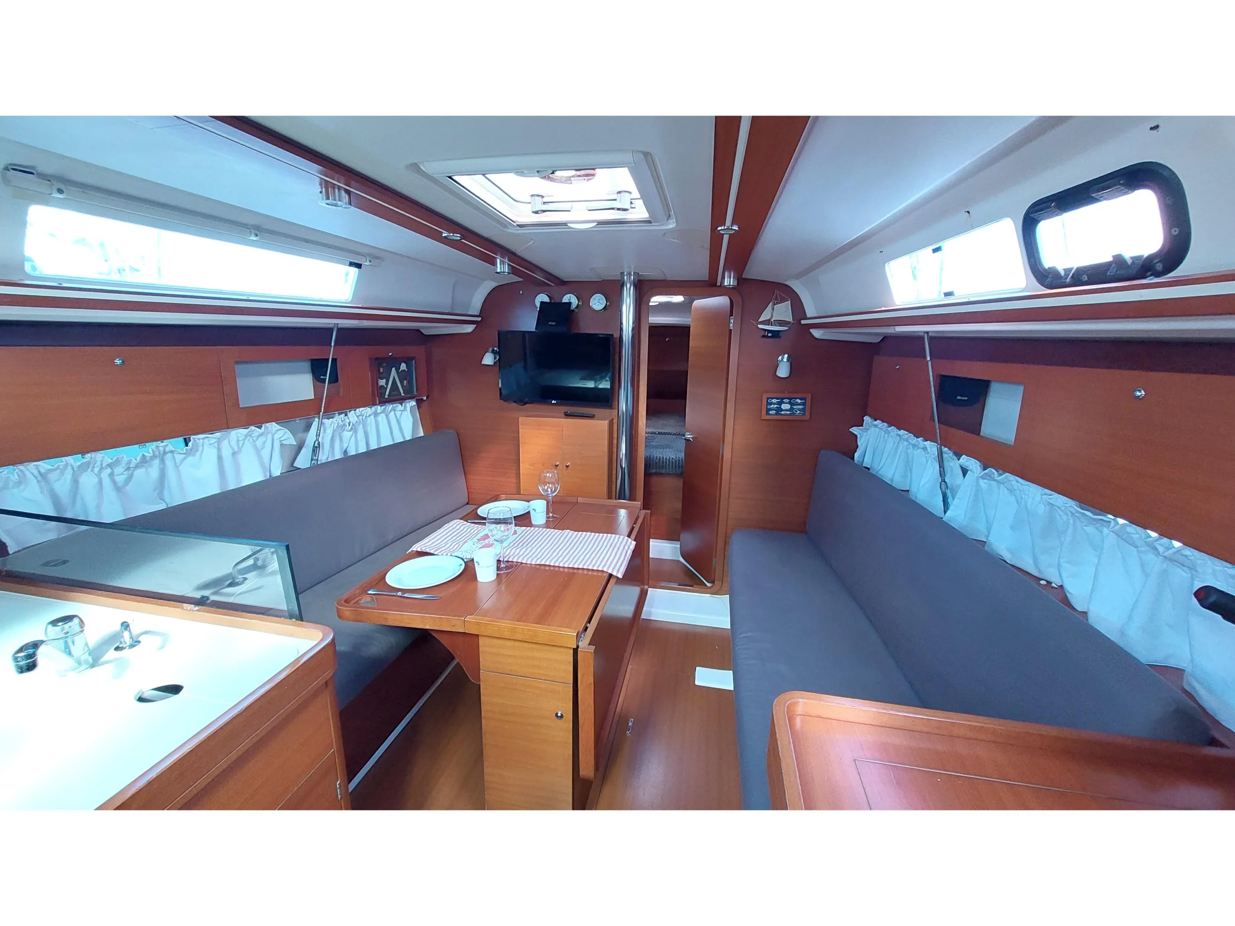 Dufour 335 Grand Large (Caprice 2) Interior image - 13