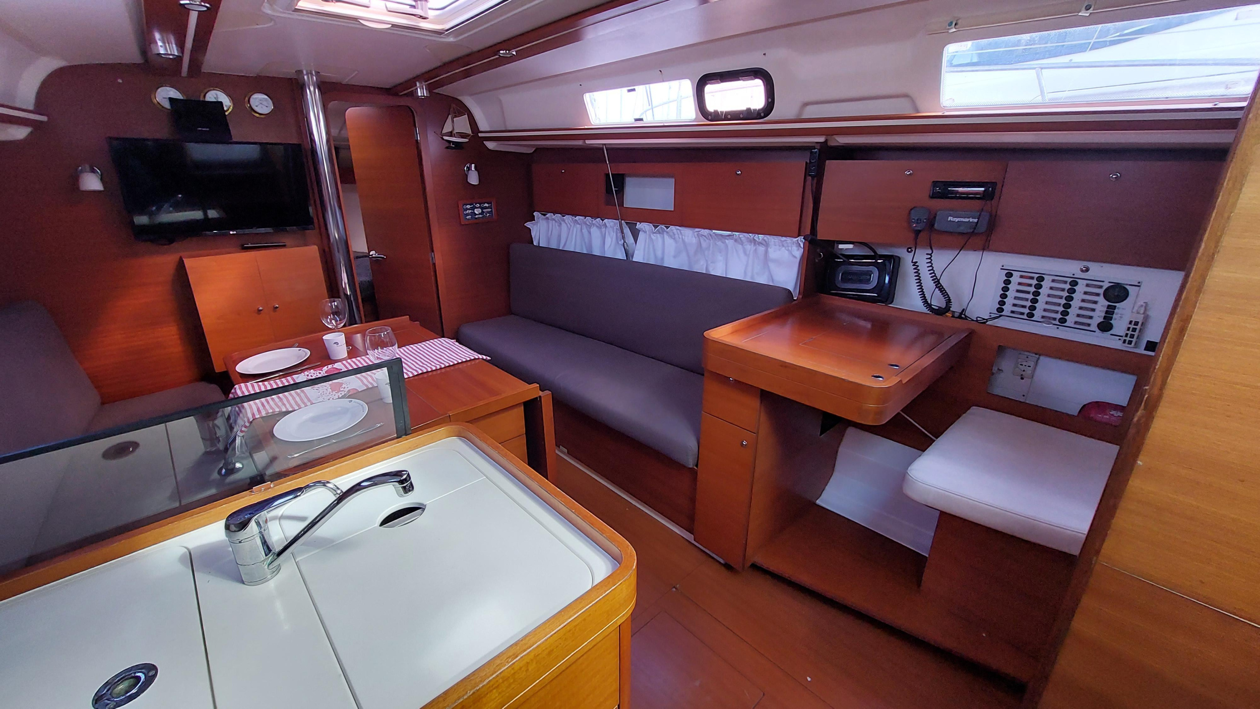 Photo #10 - Dufour 335 Grand Large (Caprice 2) in Castiglioncello - 61068
