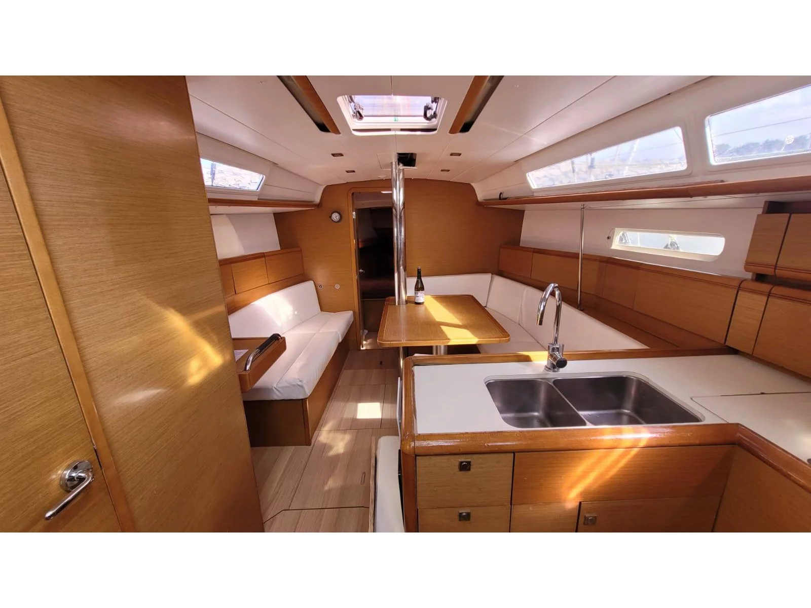 Sun Odyssey 379 "Performance" (Grenat) Interior image - 10