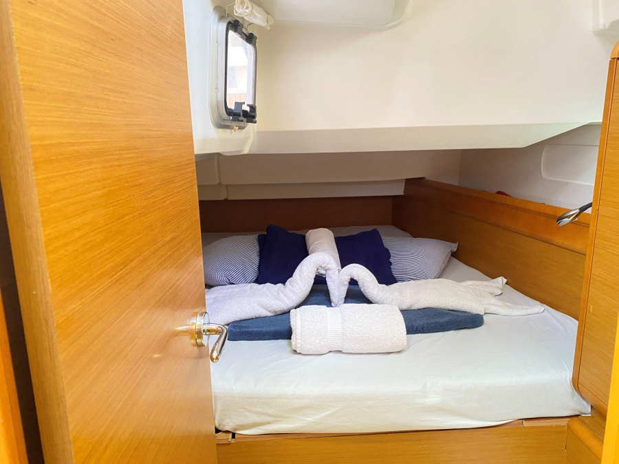 Photo #6 - Jeanneau Sun Odyssey 409 (Corrine) in Road Town - 15558