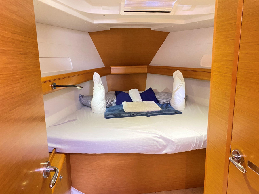 Photo #7 - Jeanneau Sun Odyssey 409 (Corrine) in Road Town - 15558