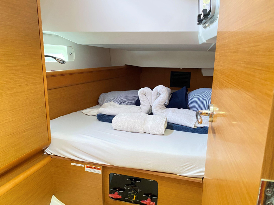 Photo #9 - Jeanneau Sun Odyssey 409 (Corrine) in Road Town - 15558