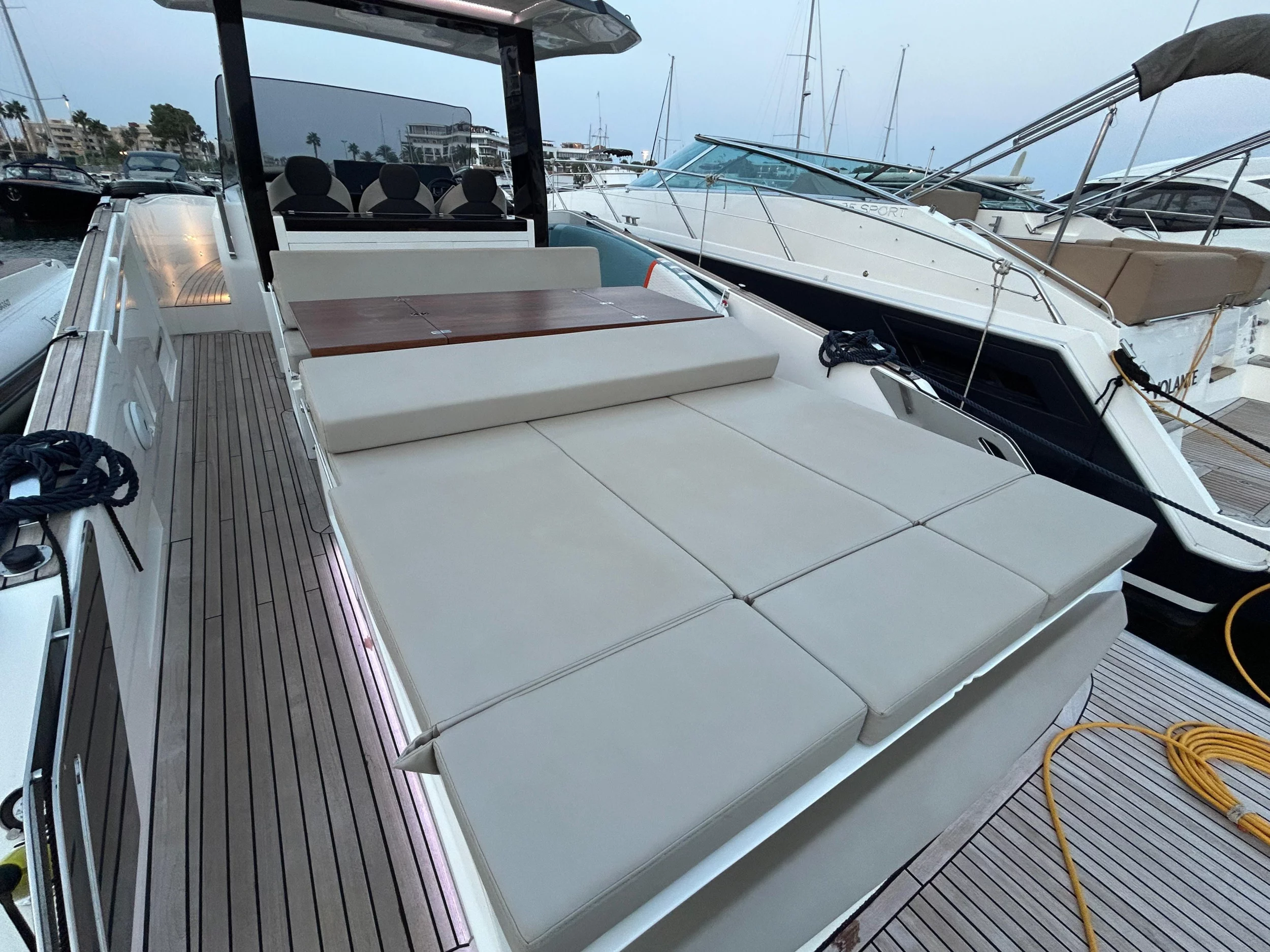 Astondoa 377 Coupe (Babel iV) Interior image - 1