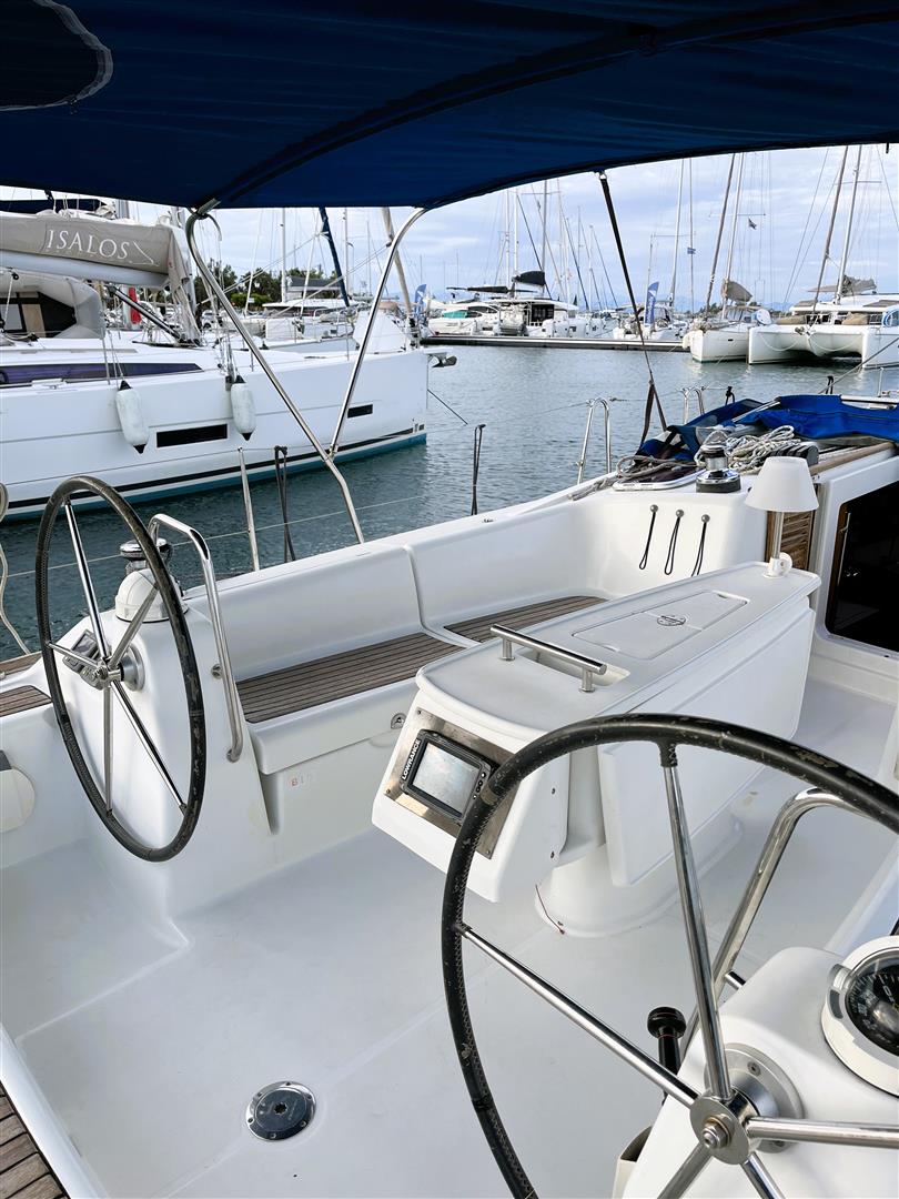 Photo #16 - Oceanis 43+ (Twins) in Lavrion - 17731