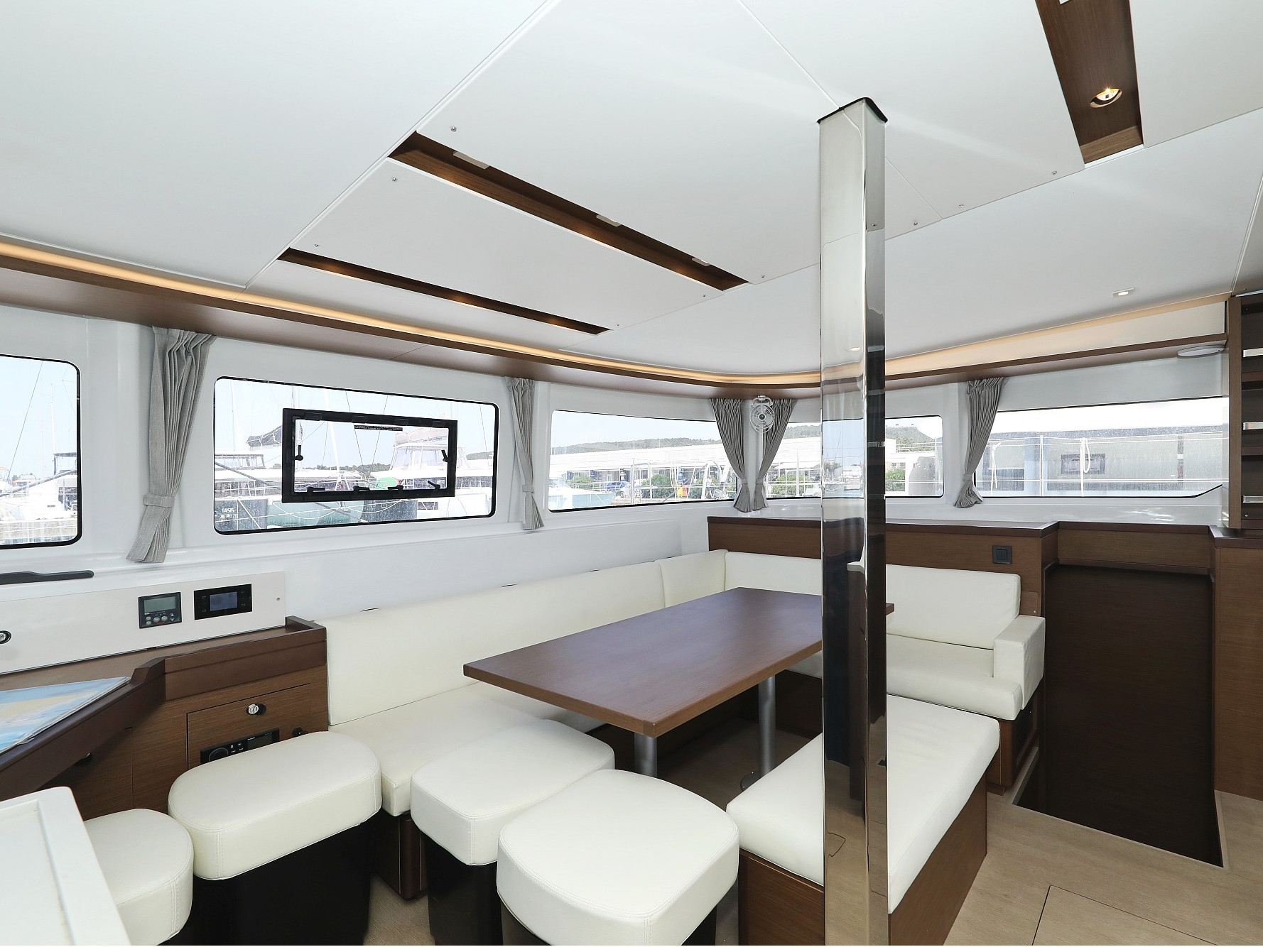 Photo #37 - Lagoon 46 (WHITE PEARL) in Sukosan - 8002