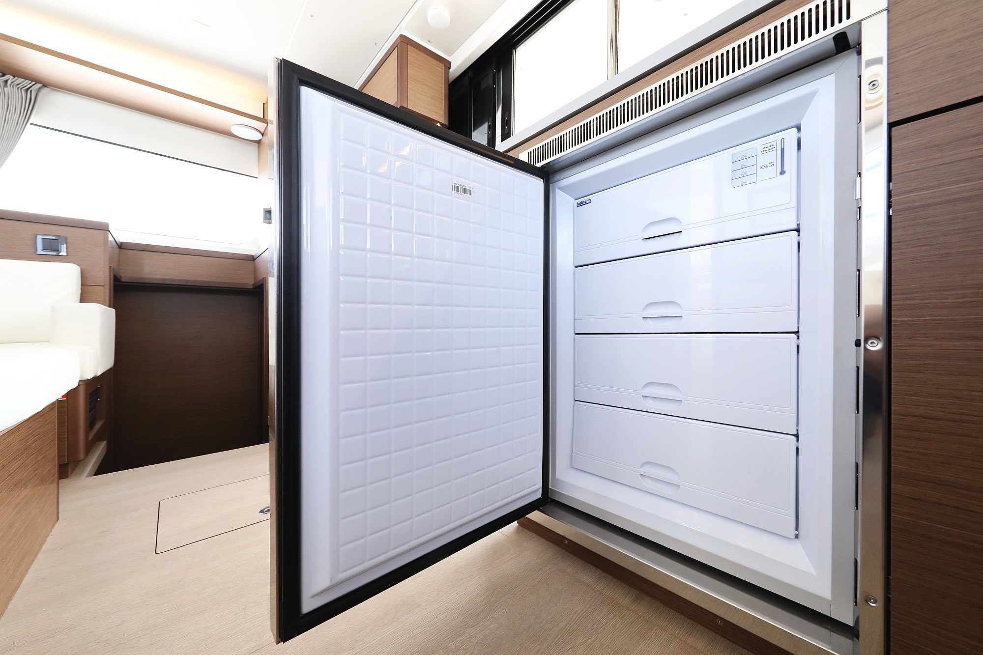 Photo #9 - Lagoon 46 (WHITE PEARL) in Sukosan - 8002