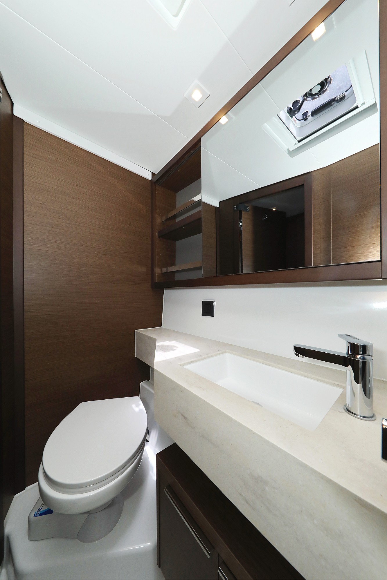Photo #16 - Lagoon 46 (WHITE PEARL) in Sukosan - 8002