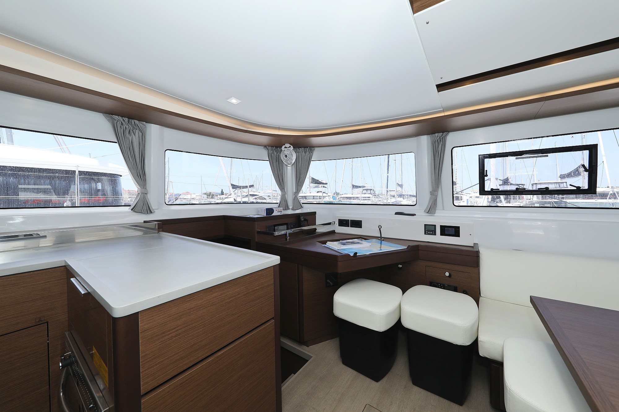 Photo #18 - Lagoon 46 (WHITE PEARL) in Sukosan - 8002