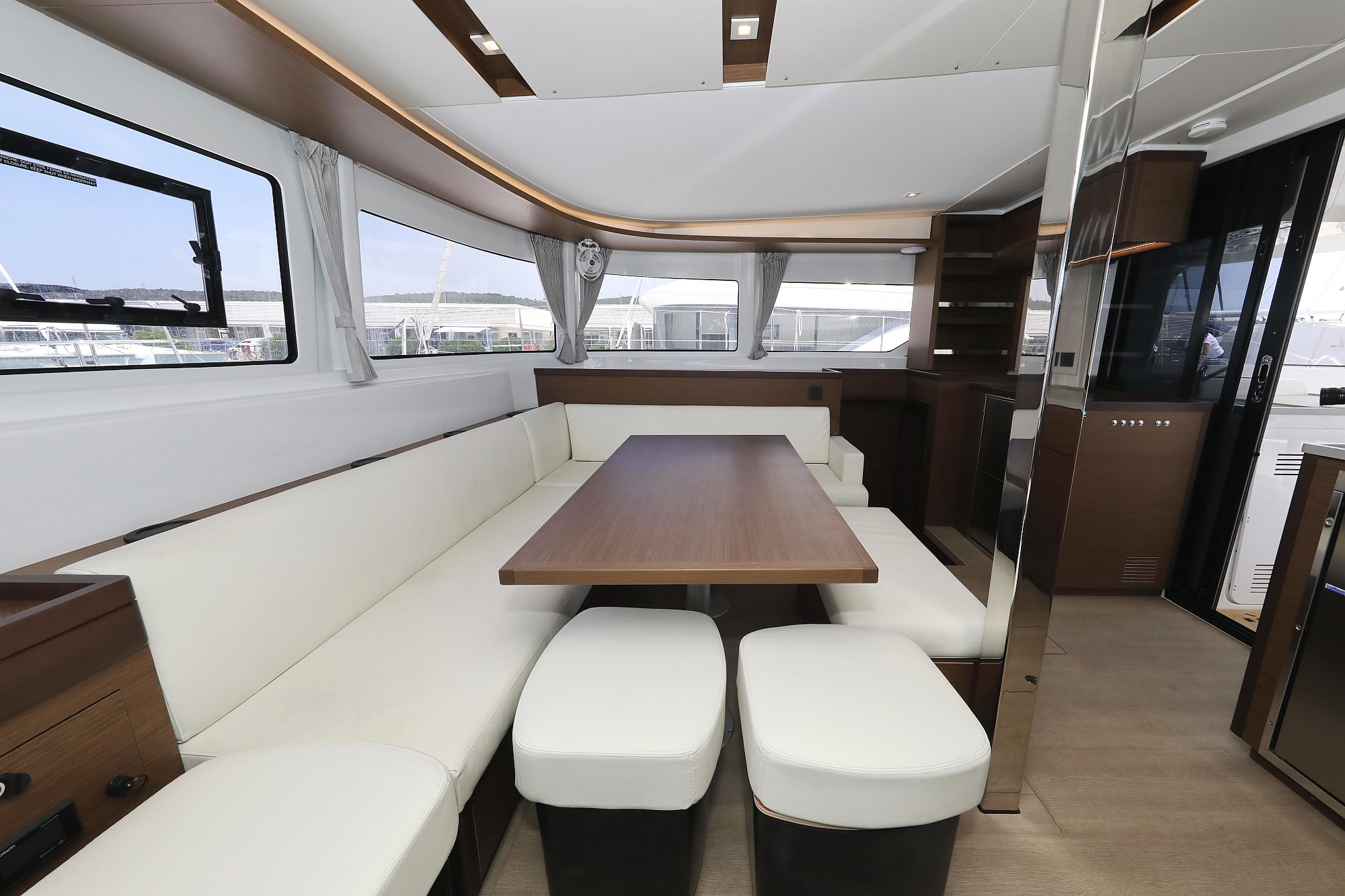 Photo #8 - Lagoon 46 (WHITE PEARL) in Sukosan - 8002