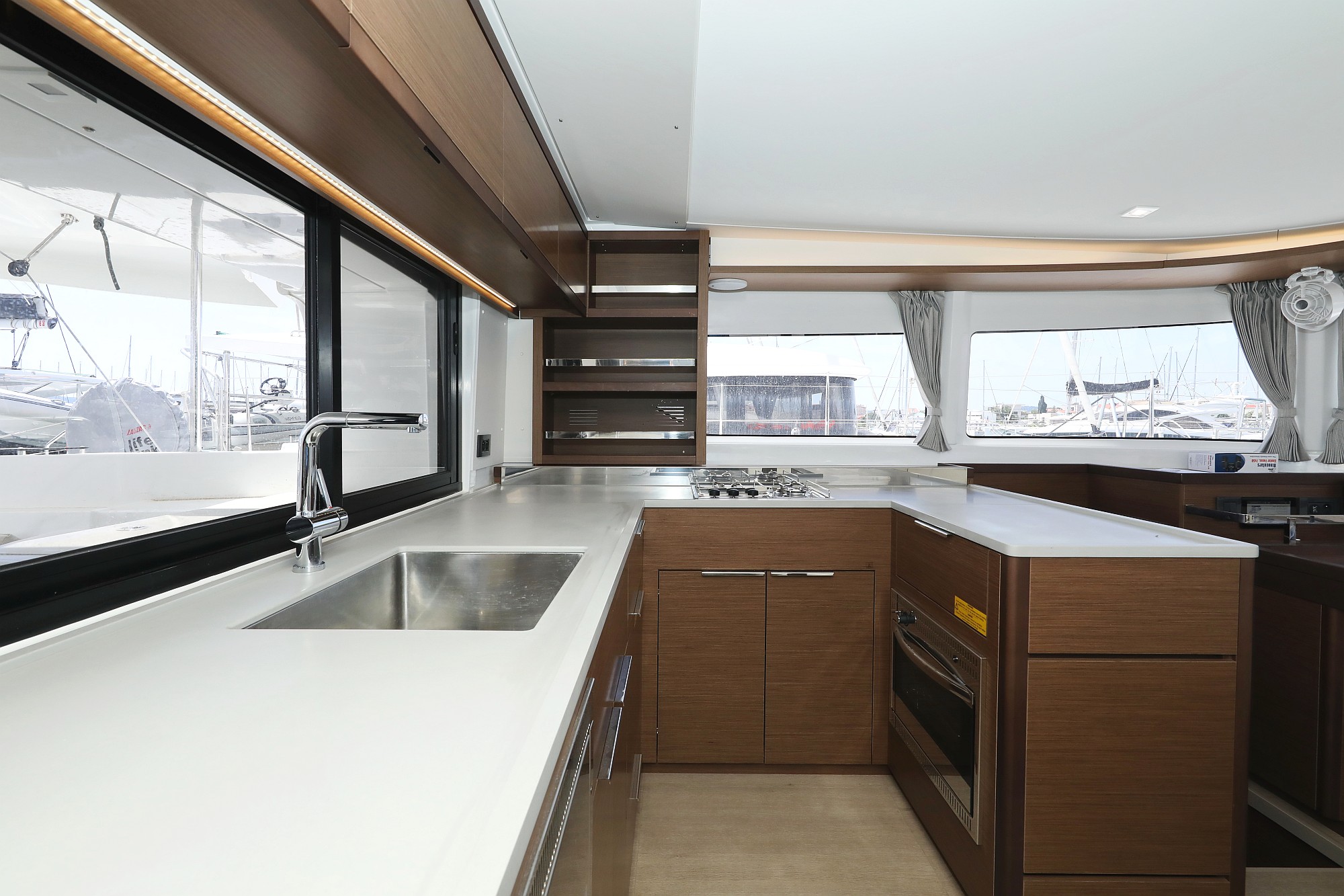 Photo #12 - Lagoon 46 (WHITE PEARL) in Sukosan - 8002