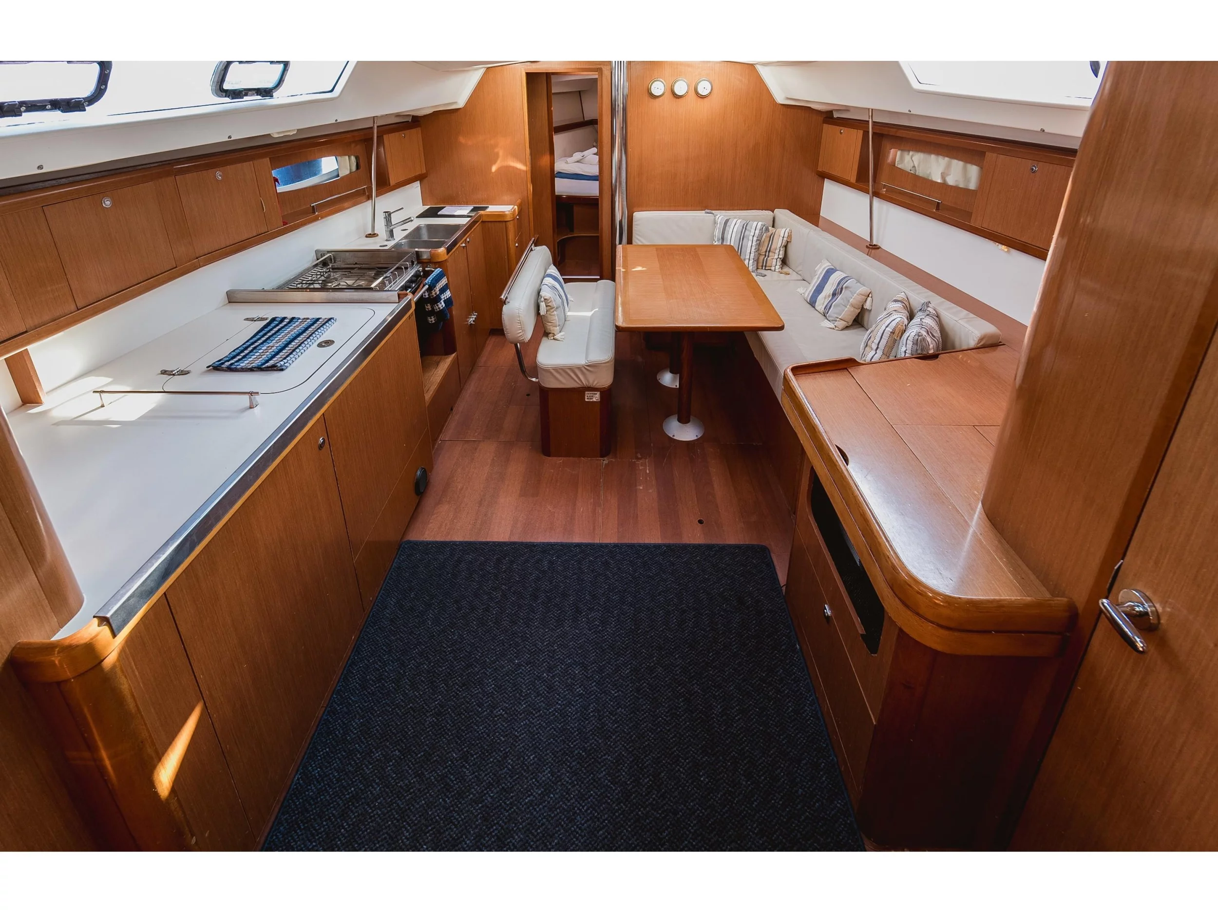 Oceanis 46 (Pain Killer) Interior image - 9