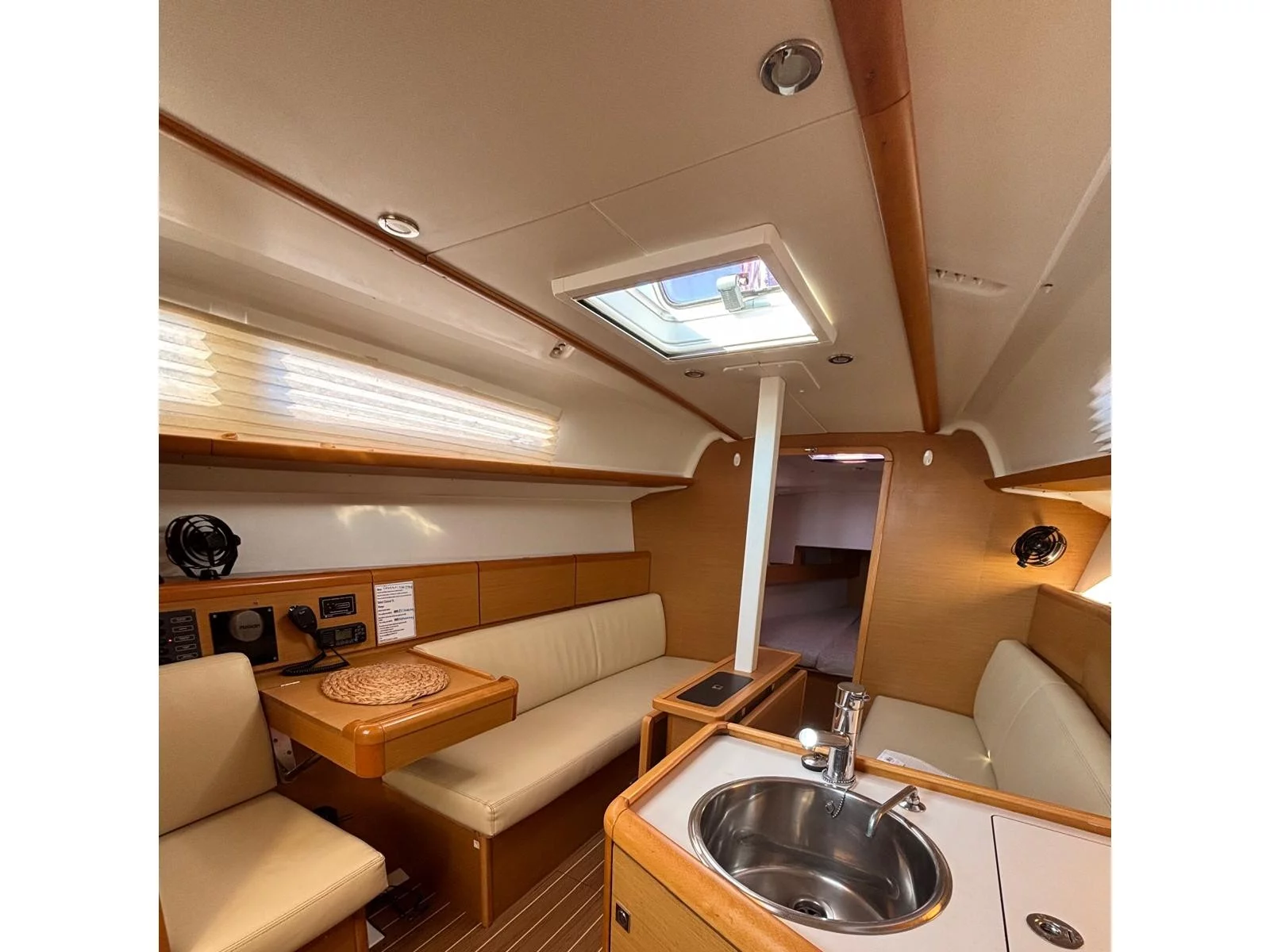 Sun Odyssey 33i (Nimpto) Interior image - 2