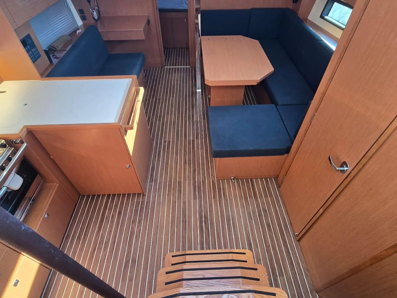 Bavaria C42 (Athos) Interior image - 1