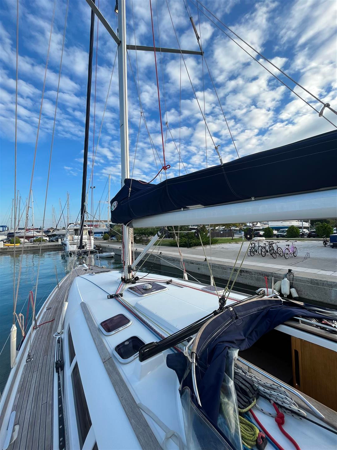 Photo #17 - Sun Odyssey 42 i Performance (Waterproof) in Lavrion - 16310