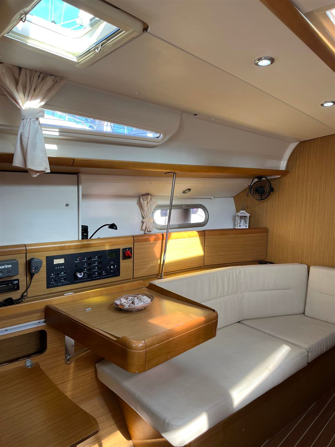 Photo #14 - Sun Odyssey 42 i Performance (Waterproof) in Lavrion - 16310