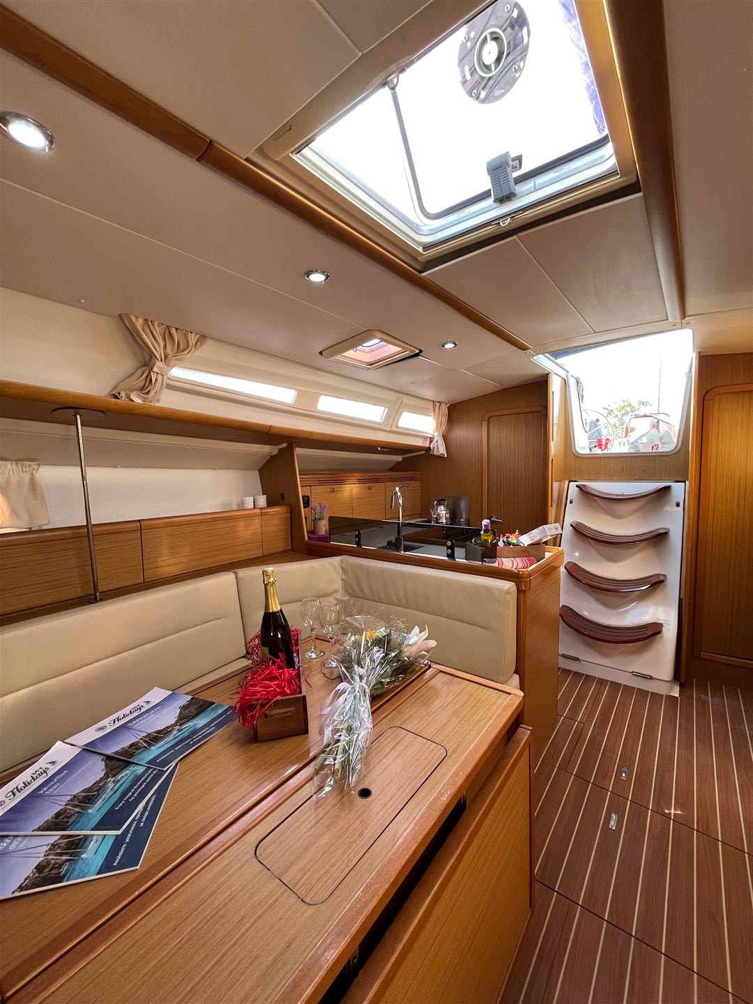 Photo #10 - Sun Odyssey 42 i Performance (Waterproof) in Lavrion - 16310