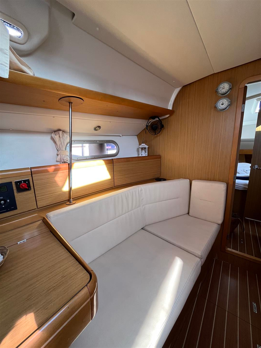 Photo #7 - Sun Odyssey 42 i Performance (Waterproof) in Lavrion - 16310