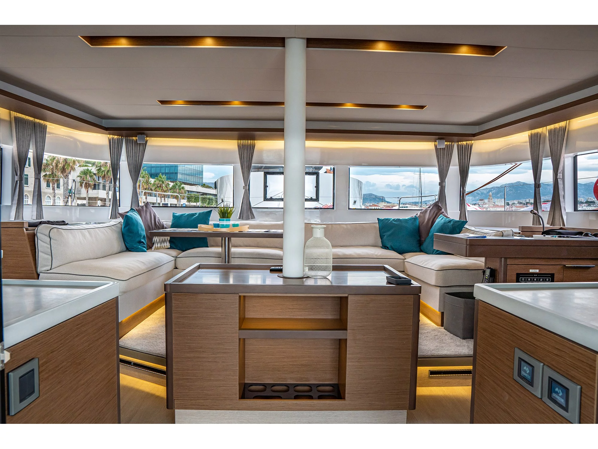 Lagoon 50 (PRINCESS KISS) Interior image - 8