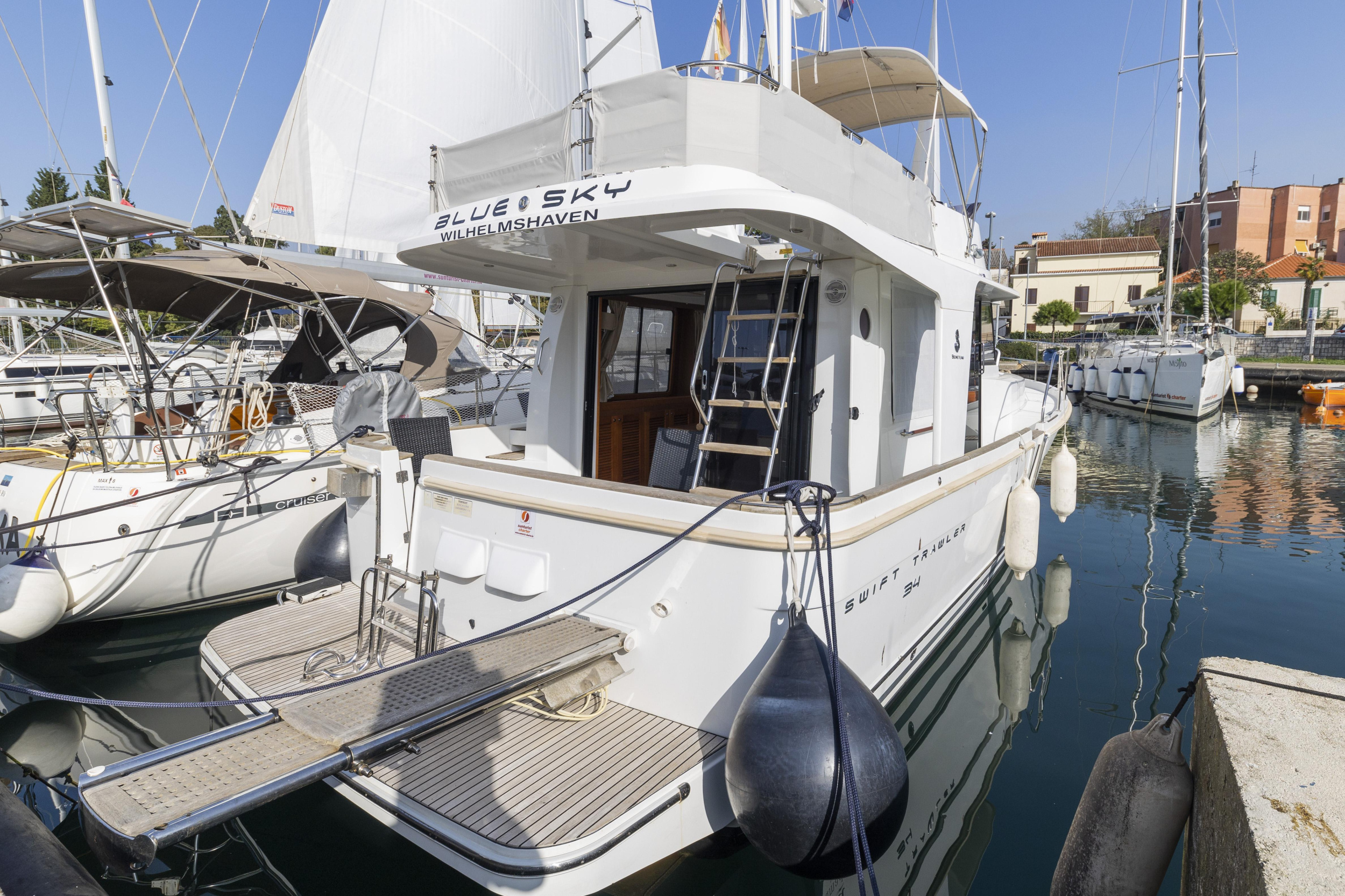 Photo #16 - Swift Trawler 34 Fly (Blue Sky) en Zadar - 12211