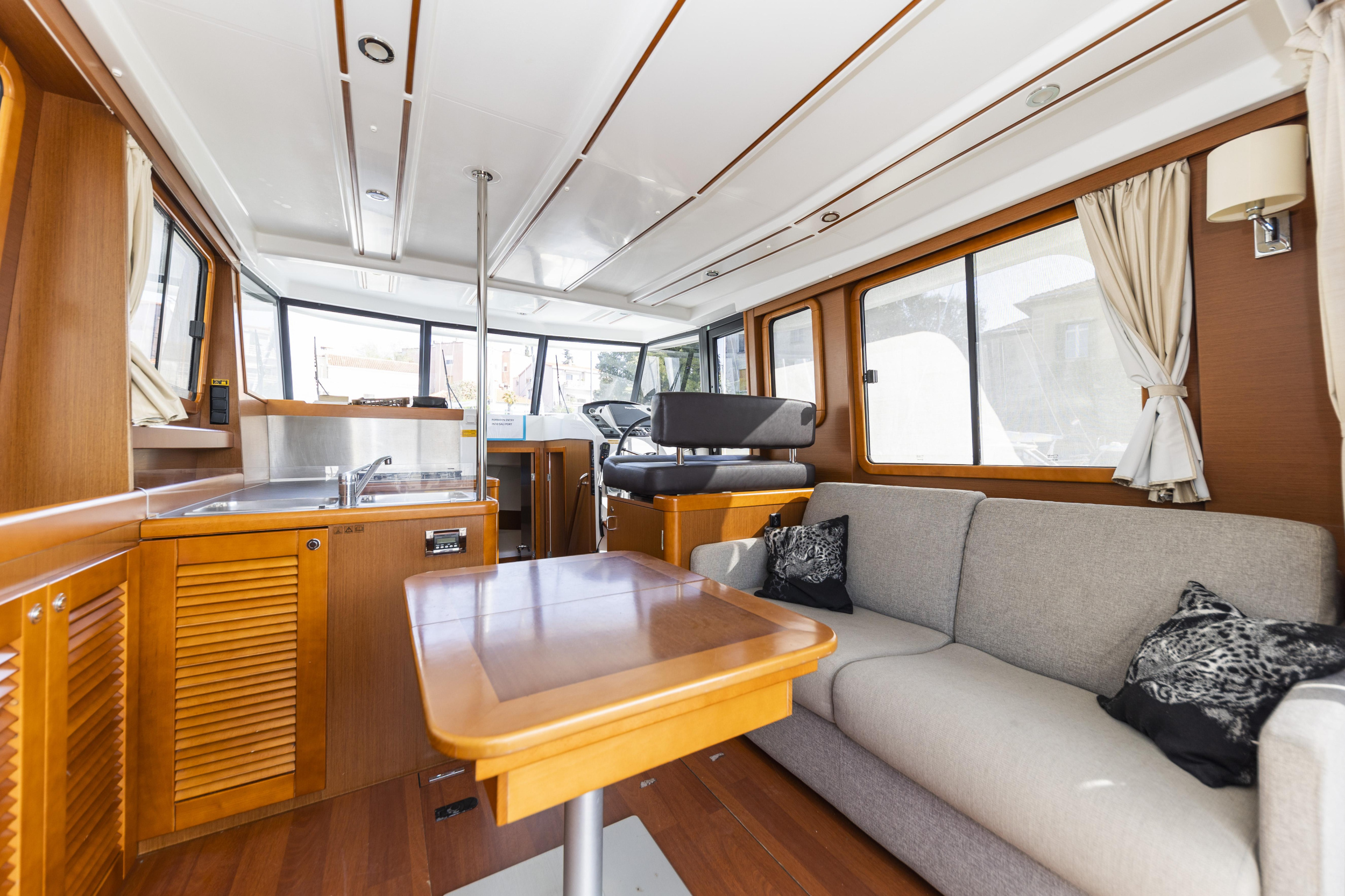 Photo #24 - Swift Trawler 34 Fly (Blue Sky) en Zadar - 12211