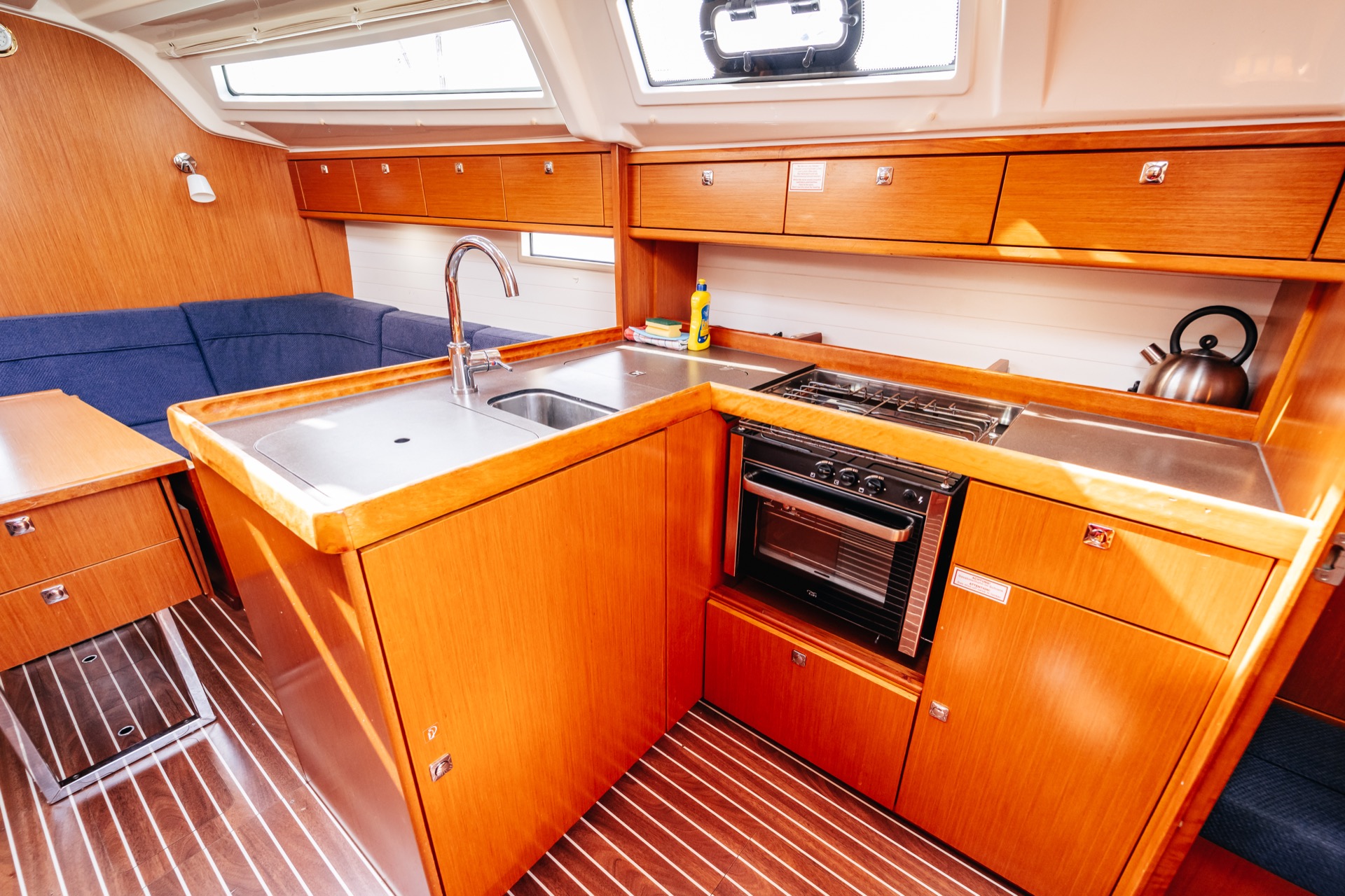 Photo #13 - Bavaria Cruiser 37 (Blue Tone) in Murter - 25070