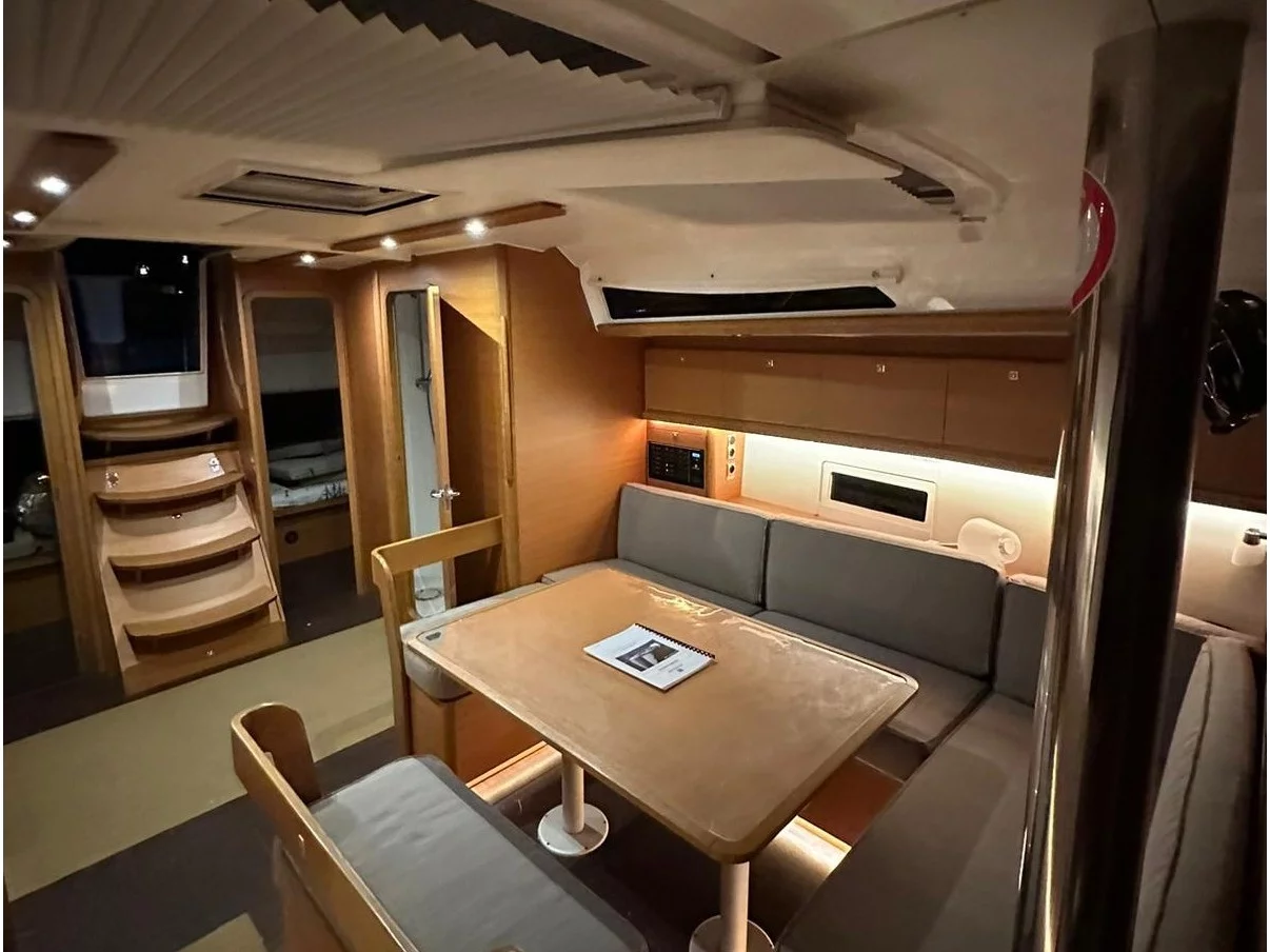 Dufour 430 Grand Large (Esperanza) Interior image - 3