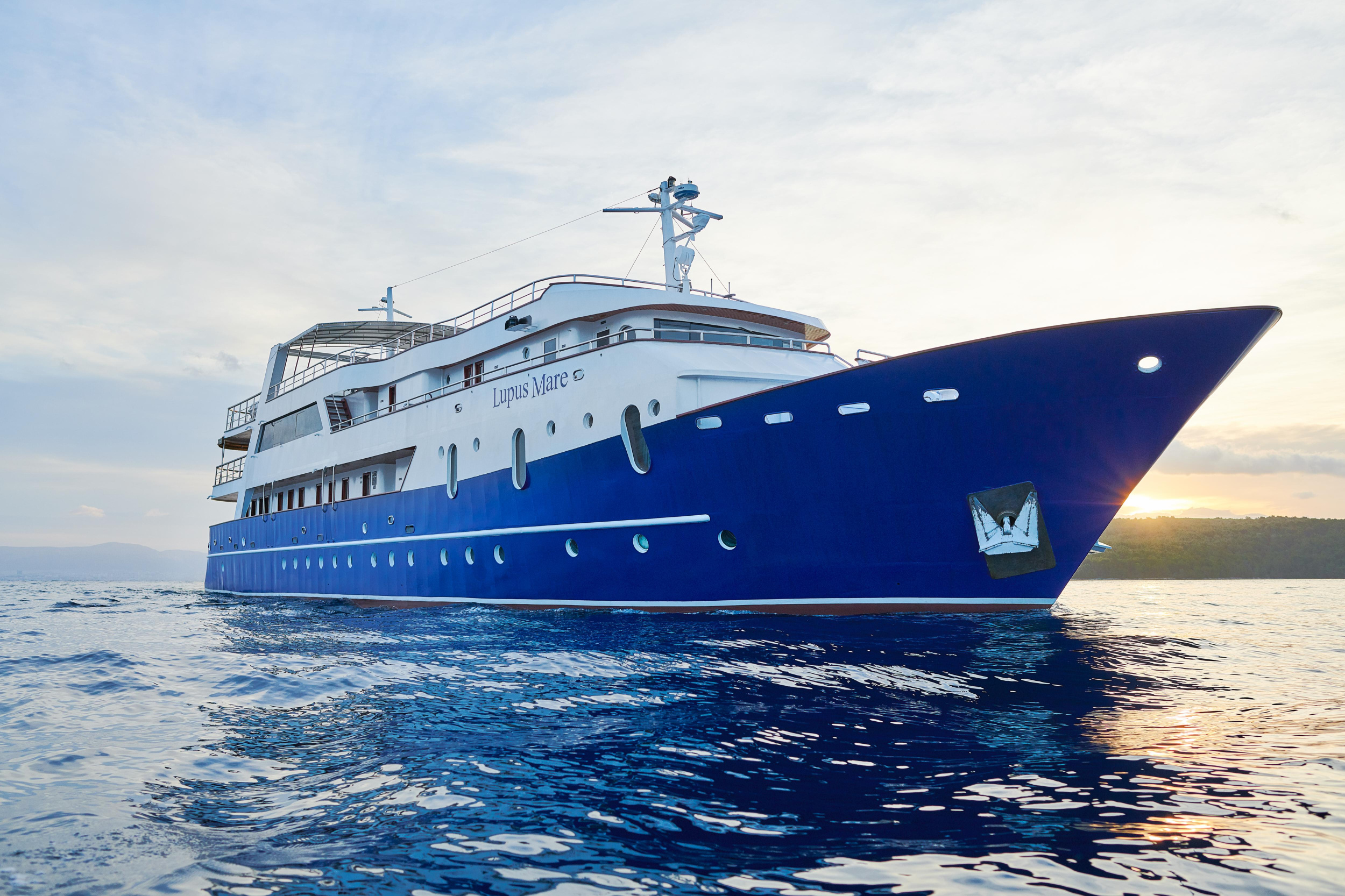 Photo #9 - Motoryacht (Lupus Mare) in Split - 14441