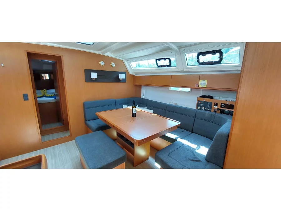 Bavaria Cruiser 46 (Sunny Point) Interior image - 1