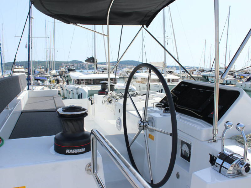 Photo #6 - Lagoon 450 Fly (NADA I) en Trogir - 8146