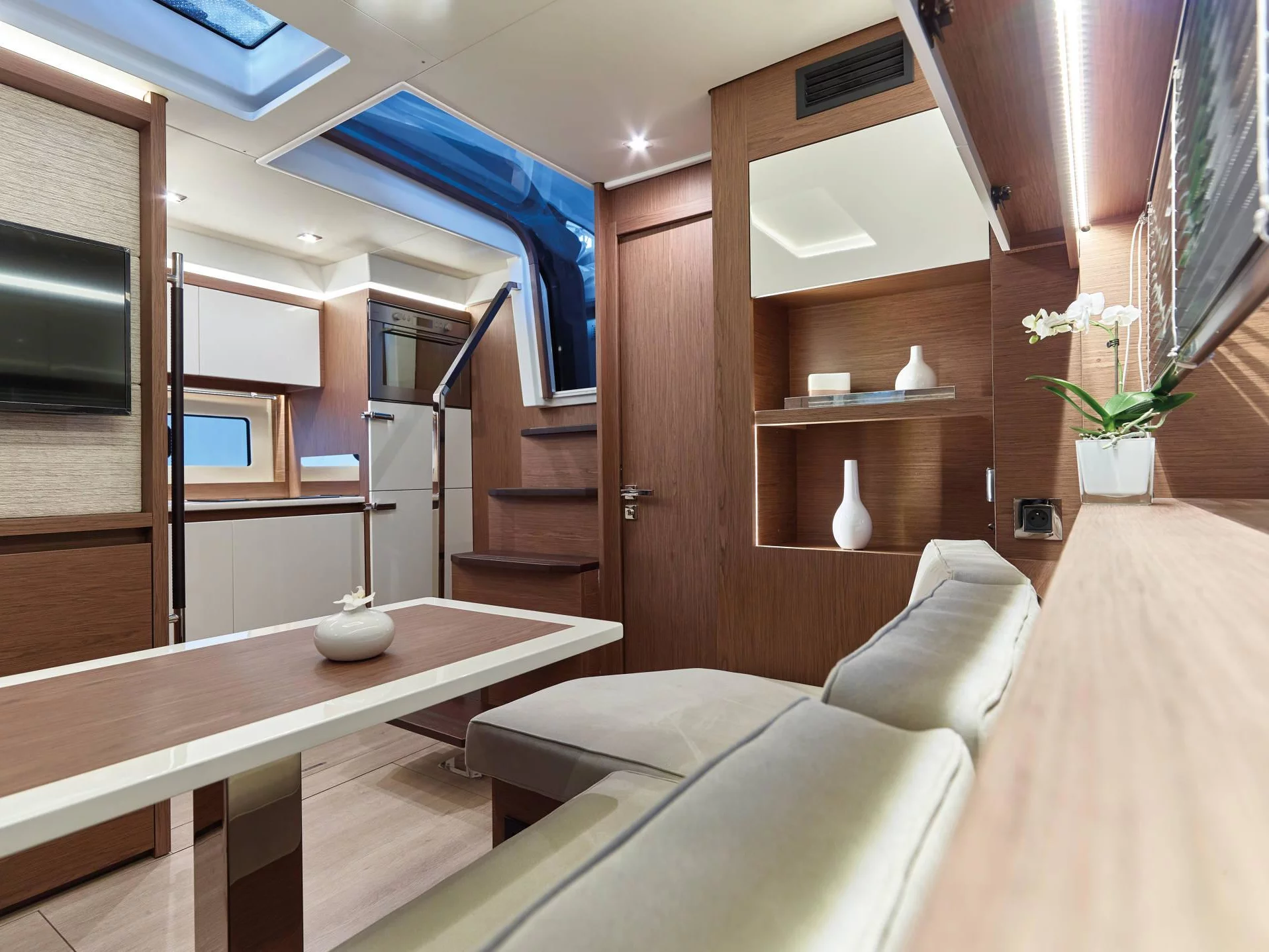 Leader 46 (Giorgia) Interior image - 8