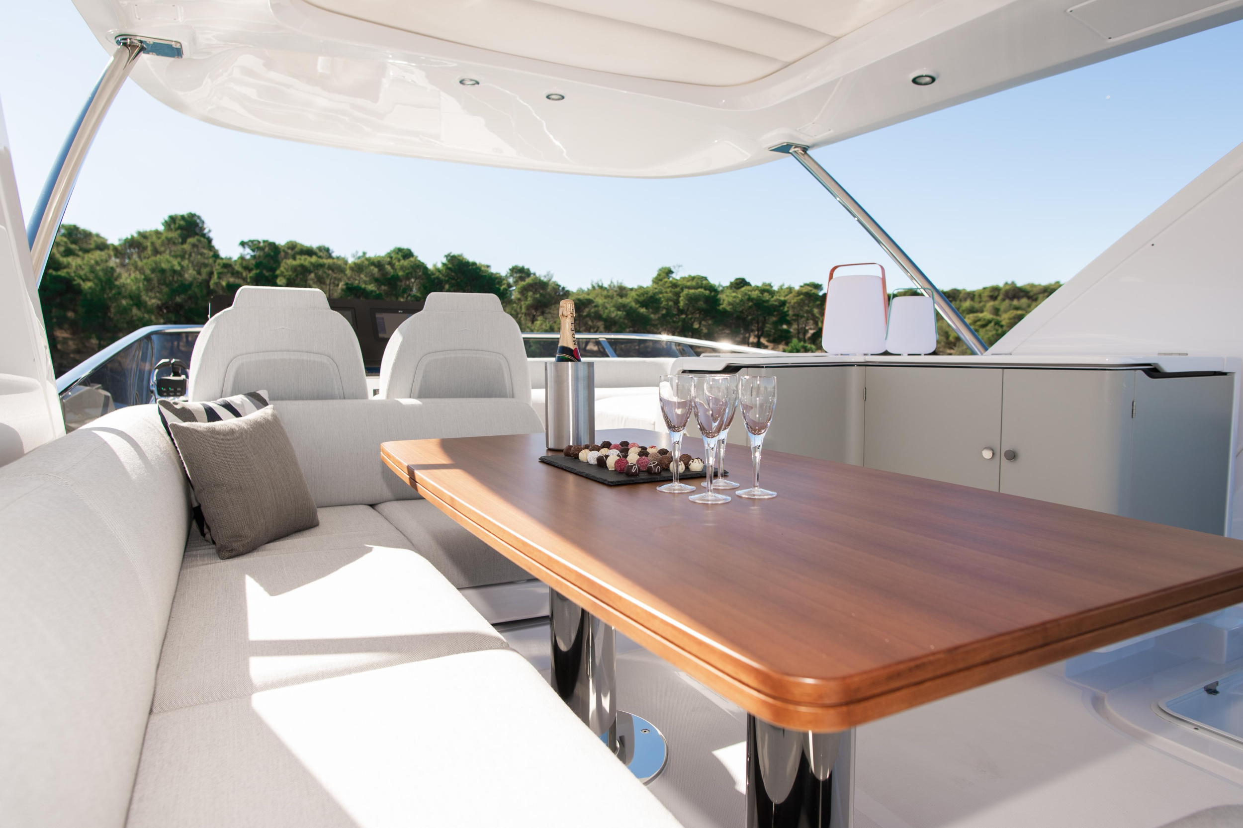 Photo #6 - Azimut 60 Fly (Alibaba) en Sibenik - 17996