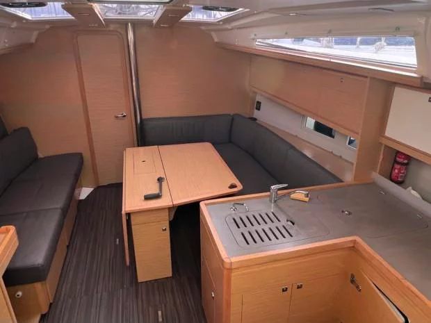 Dufour 390 (Cyrgric 4) Interior image - 3