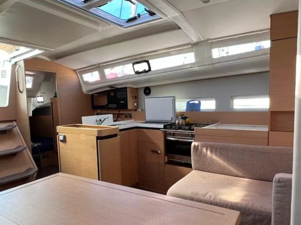 Sun Odyssey 410 (Tuatha de Artaios) Interior image - 2