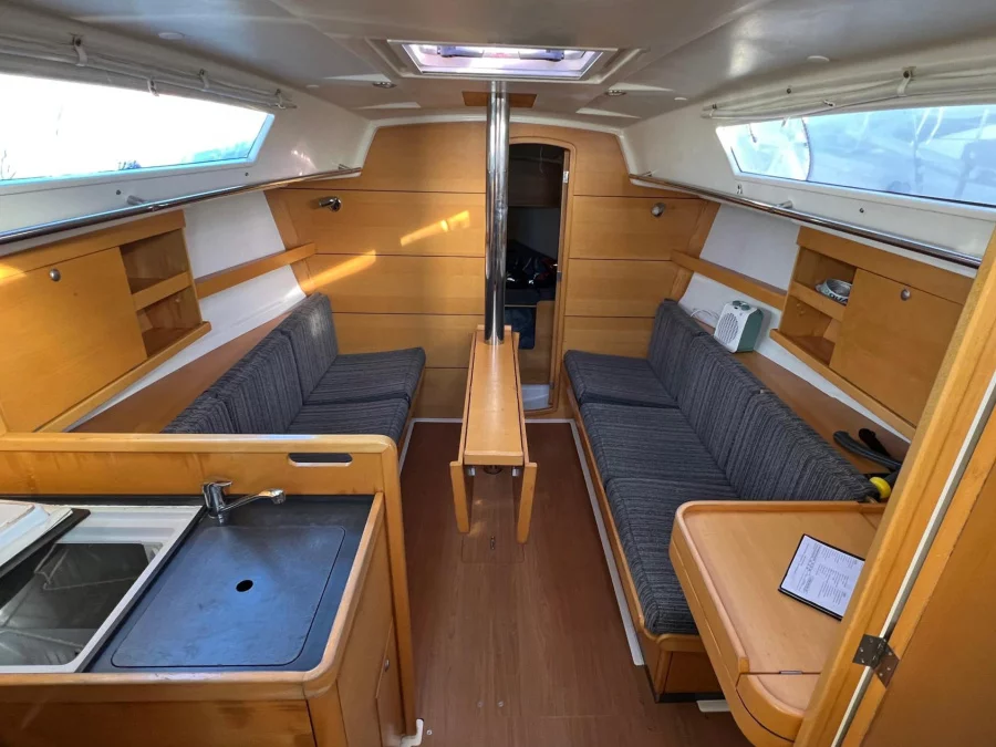 Delphia 31 (Kelsyo) Interior image - 1