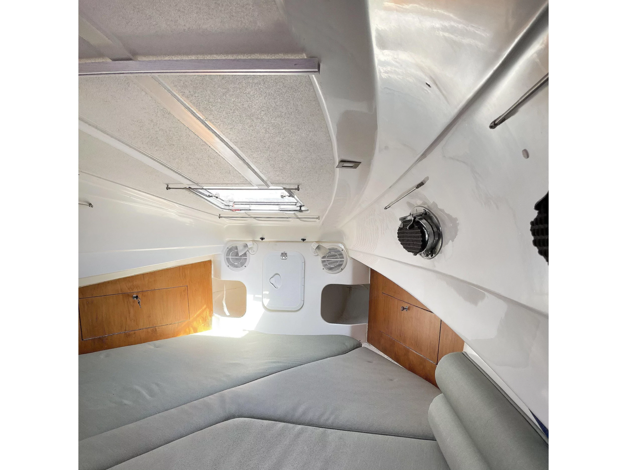 Mostro Cabin 9 (Toi Moi) Interior image - 3