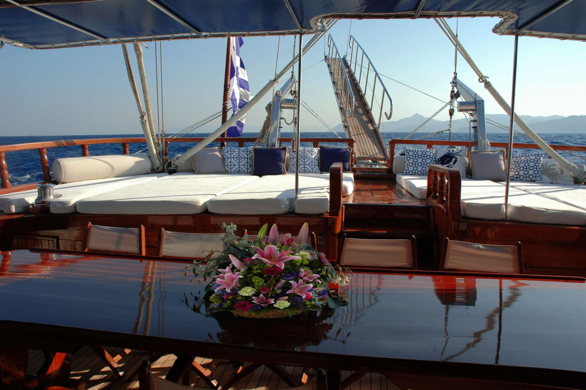 Photo #12 - Custom Motor Sailer 124' (Matina) en Atenas - 18982