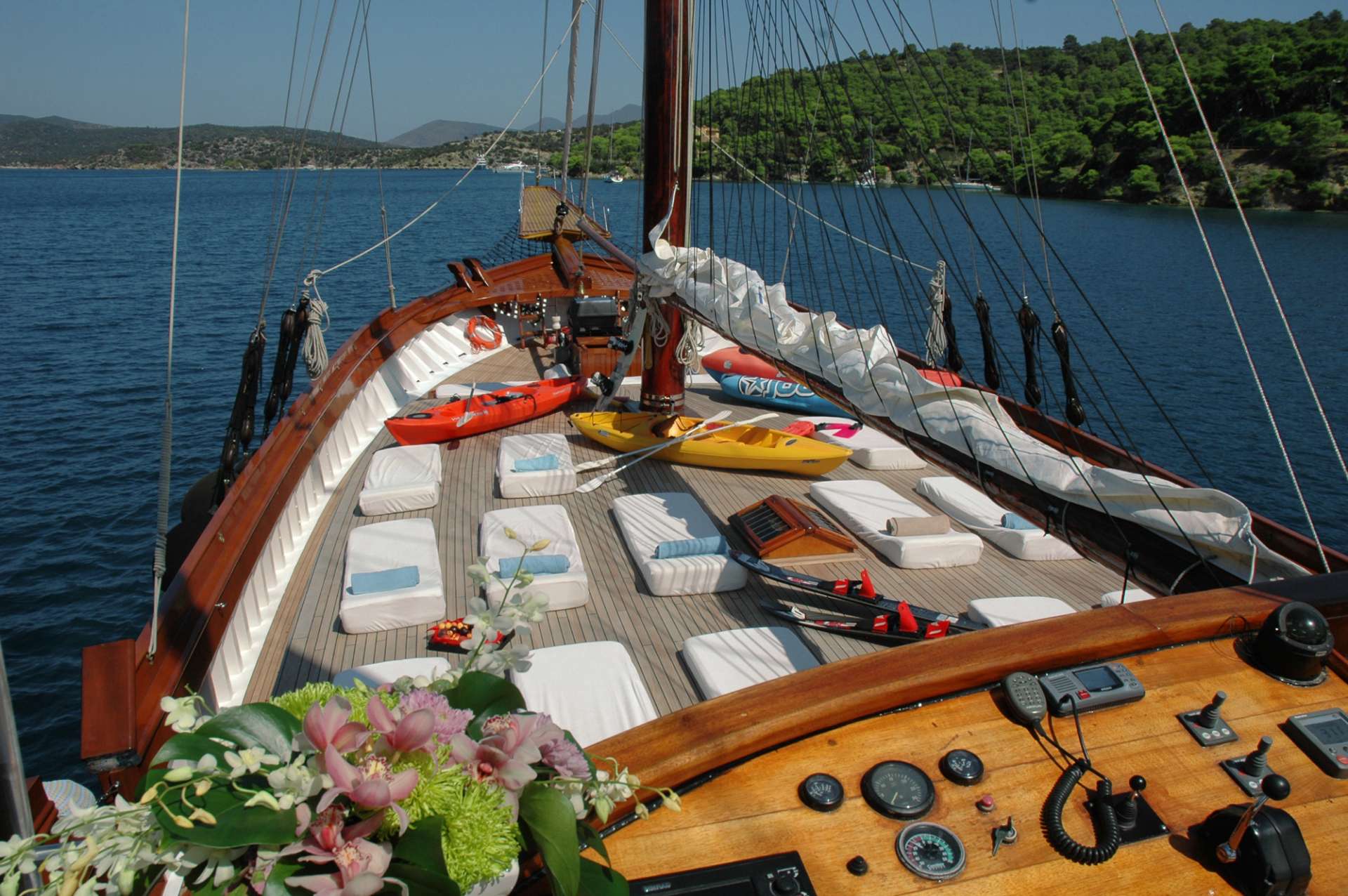 Photo #8 - Custom Motor Sailer 124' (Matina) en Atenas - 18982