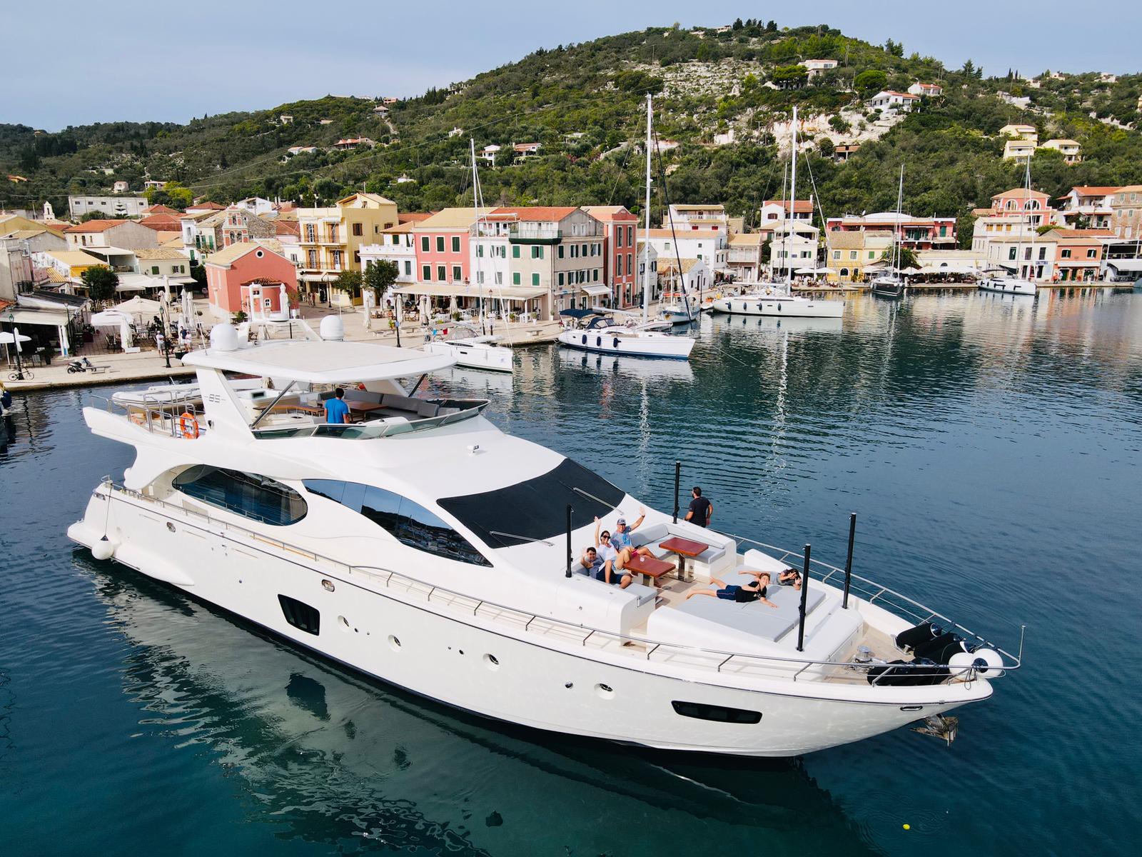 Photo #11 - Azimut 85F (La Fenice) in Corfù - 18999