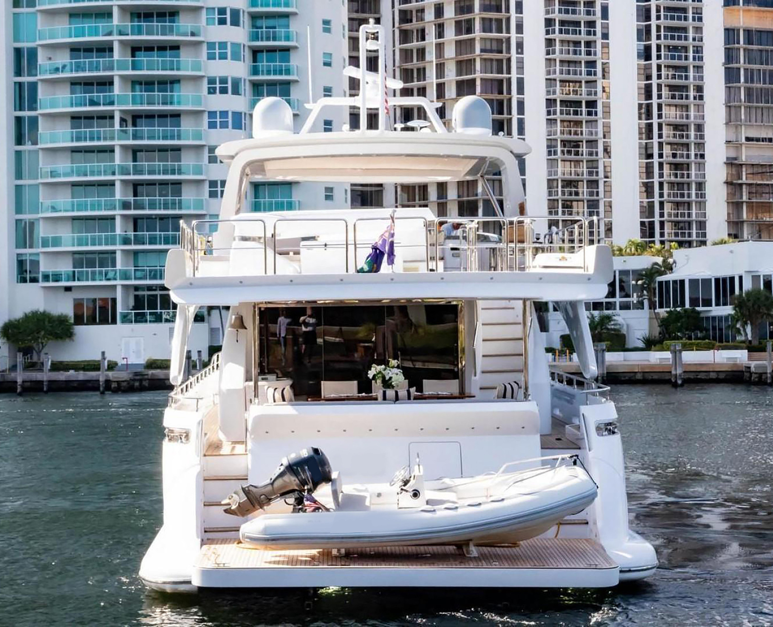 Photo #32 - Azimut 85F (La Fenice) in Corfù - 18999