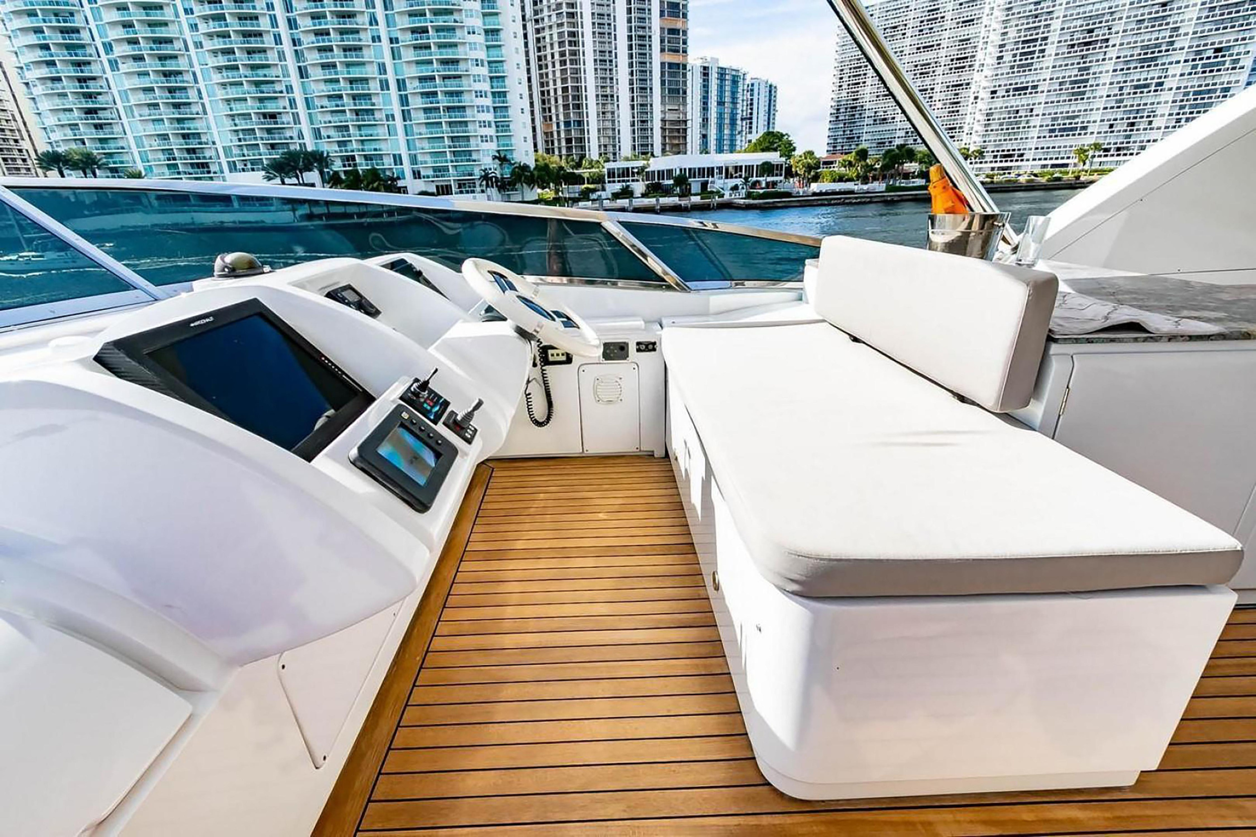 Photo #30 - Azimut 85F (La Fenice) in Corfù - 18999