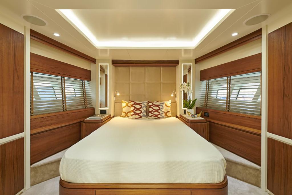 Photo #8 - Azimut 85F (La Fenice) in Corfù - 18999