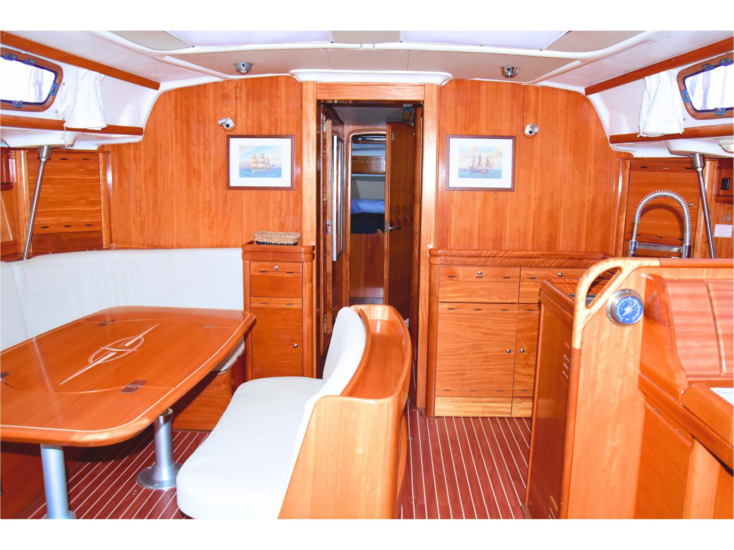 Bavaria Cruiser 50 (Daphne) Interior image - 9
