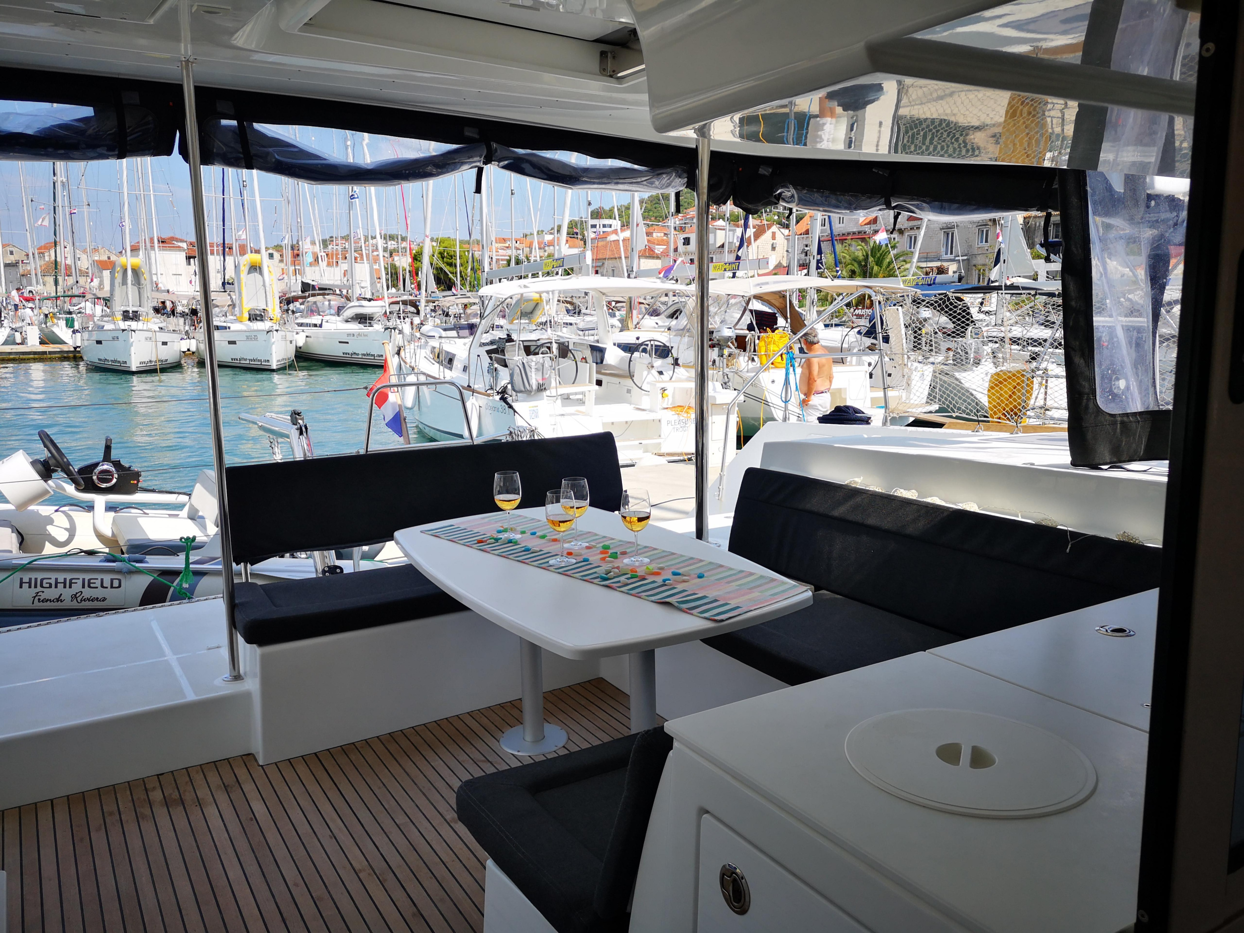 Photo #6 - Lagoon 450 Fly (CALM POINT) in Trogir - 9200