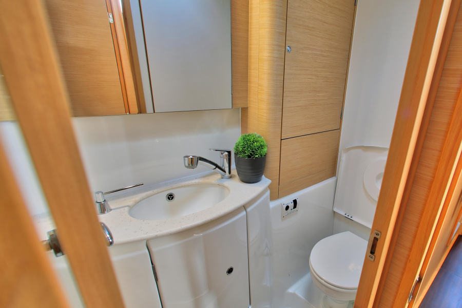 Photo #9 - Lagoon 440 (UNIQUE) in Trogir - 11464
