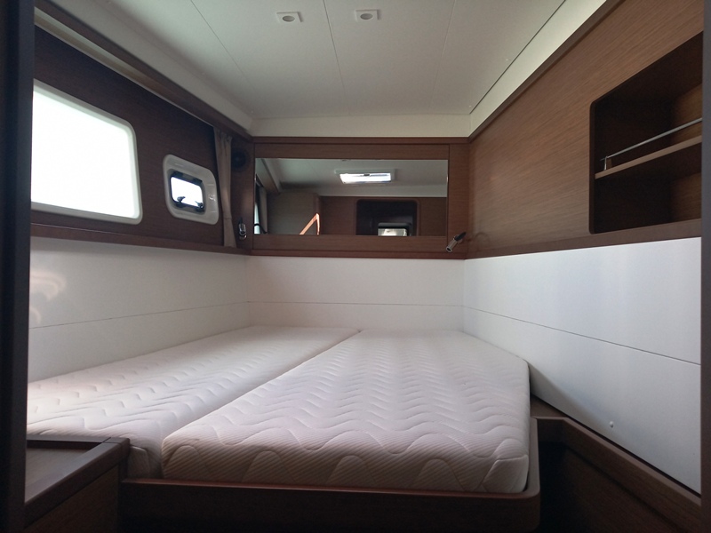 Photo #5 - Lagoon 450 Flybridge (Golden Dream) in Lavrion - 8206
