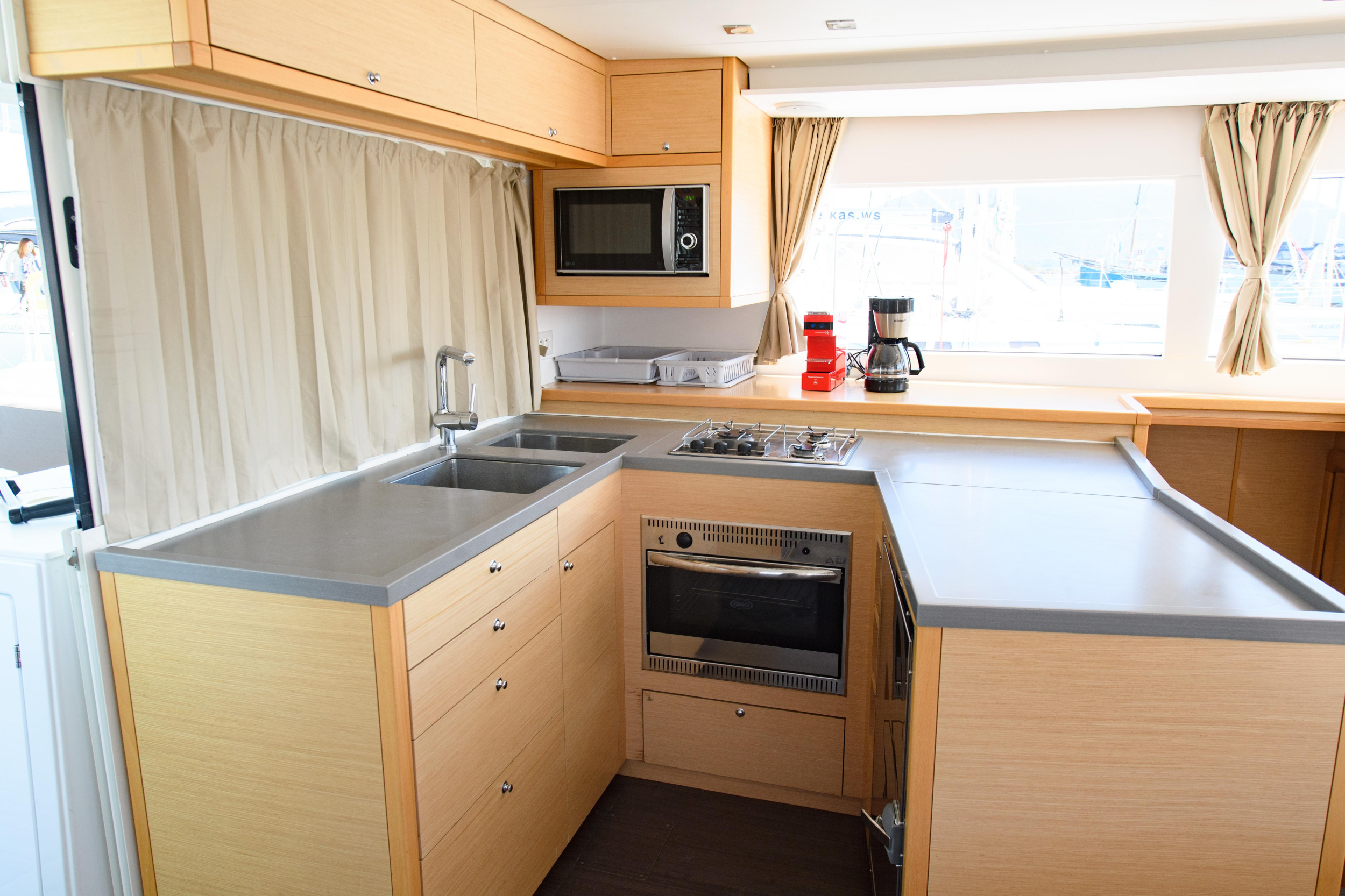 Photo #25 - Lagoon 450 Flybridge (Athina (Pax 12)) in Lefkada - 9519