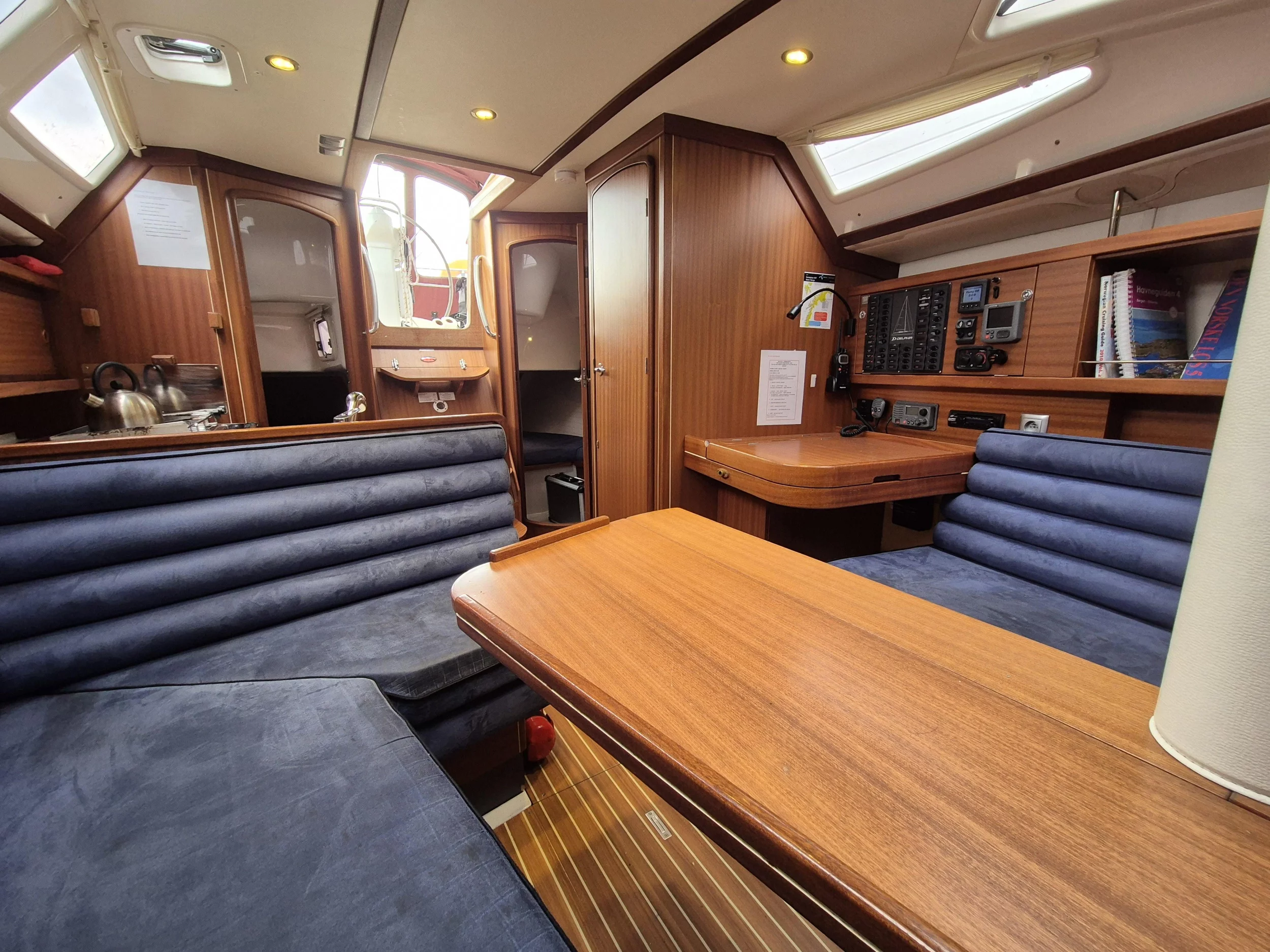 Delphia 37 (Arctic Vision) Interior image - 1