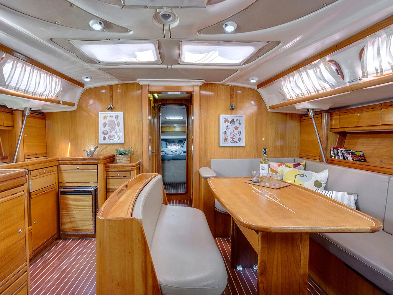 Bavaria 46 Cruiser (La Luna) Interior image - 3